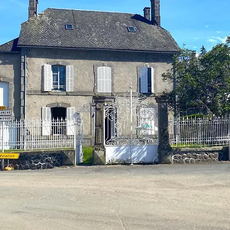 Maison Dellac Les Cles Du Temps * Saint-Saturnin (Cantal)